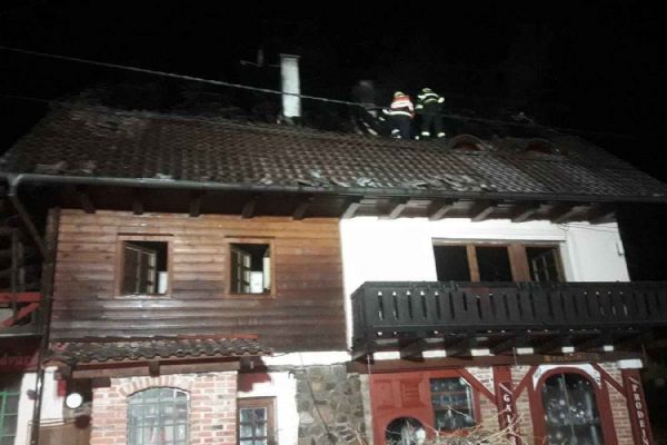 Požár zničil známou sklárnu v Rajsku