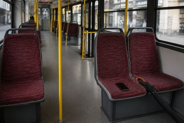 Praha od ledna eviduje přes 3 000 nalezených věcí. V MHD se objevila i mačeta nebo prsní implantát