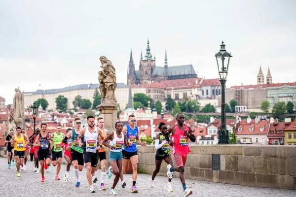Pražský maraton provázelo horko: záchranáři ošetřili 163 lidí, 35 skončilo v nemocnici