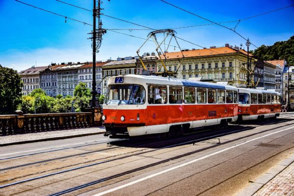 Srážky tramvají s chodci klesly o 25 %