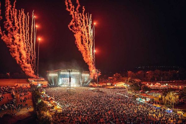 Gorillaz, Iron Maiden a Halsey v Hradci