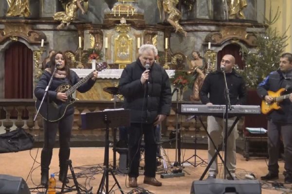 Kynšperk: Na Tříkrálovém koncertě v kostele zahráli Šarkani (TV Západ)