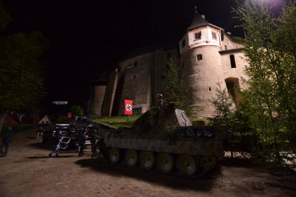 Loket: Tanky jsou ve městě kvůli natáčení filmu