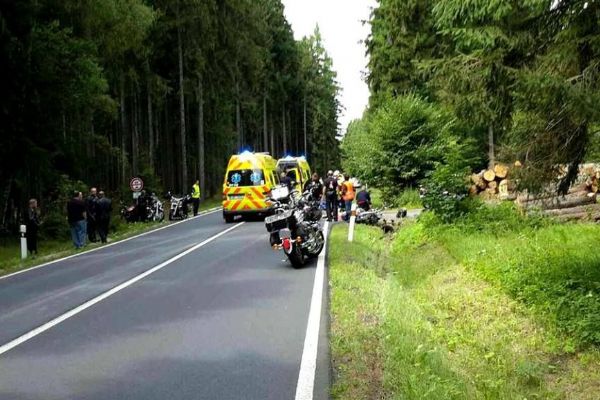 Hranice: Řidič motorky podlehl svým zraněním 