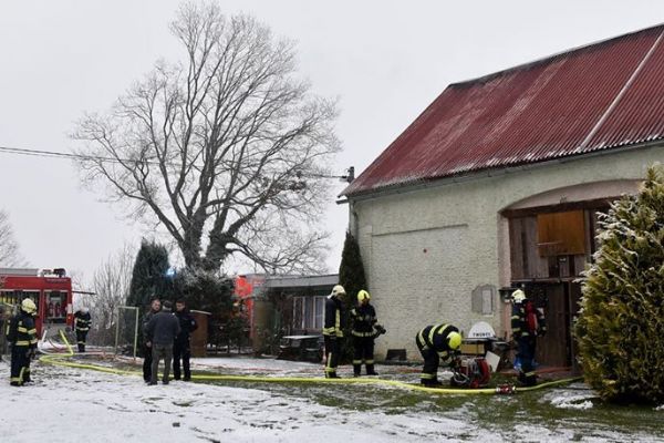 Štědrá: Dnes dopoledne zasahovali hasiči u požáru střešní krytiny