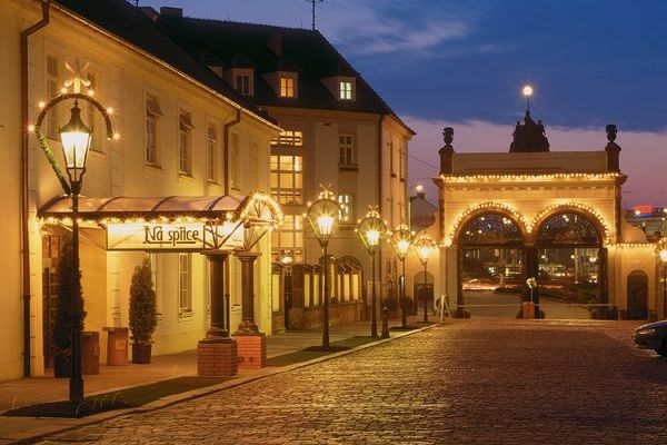 Blíží se Noc pivovarů v Plzni. Prazdroj láká na sklepy při svíčkách i večerní show