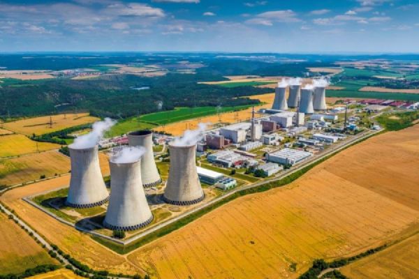 ČEZ investuje do Dukovan a Temelína až 12 miliard ročně. Temelín chce provozovat do roku 2082