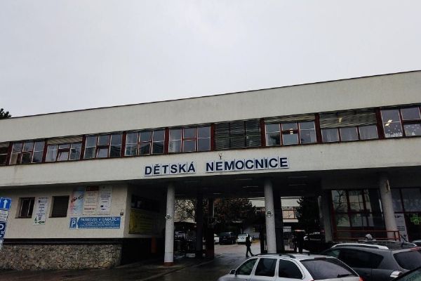 Dětská nemocnice Brno: pavilon S čeká roční rekonstrukce a dočasné omezení lůžek i ubytování rodičů