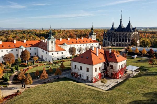 GASK zahájí podzim dvěma výstavami. Šikolová představí netradiční šperk, Cais estetiku chyby