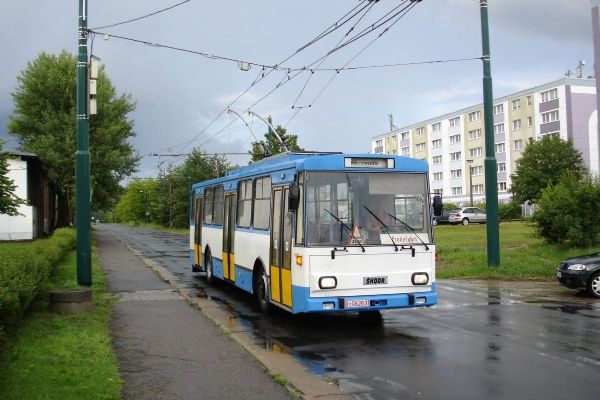 Historické trolejbusy znovu vyrrazí Plzní. Jízdenka přidá kávu i pivo zdarma