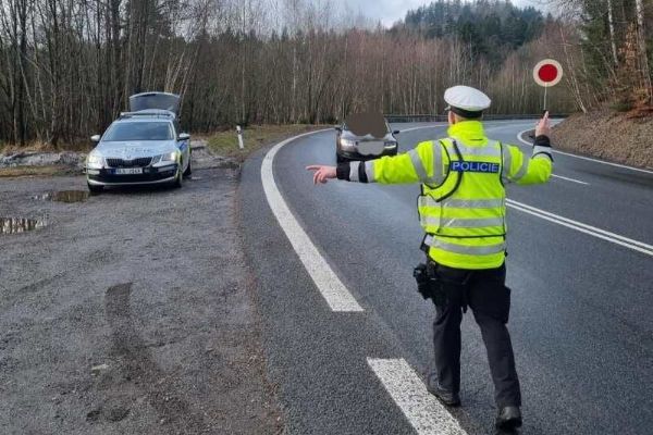 Jihočeští policisté během tří dnů zkontrolovali přes 800 vozidel a uložili pokuty za 434 tisíc korun