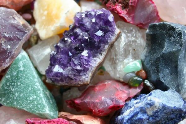 Kameny, šperky a zkameněliny na jednom místě. Horažďovice zvou na výstavu minerálů