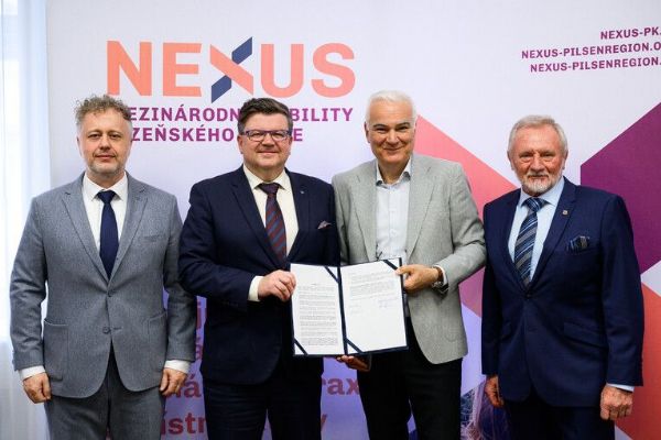 Kraj a ZČU založily ústav Nexus. Má podpořit zahraniční zkušenosti i návrat talentů do Plzně