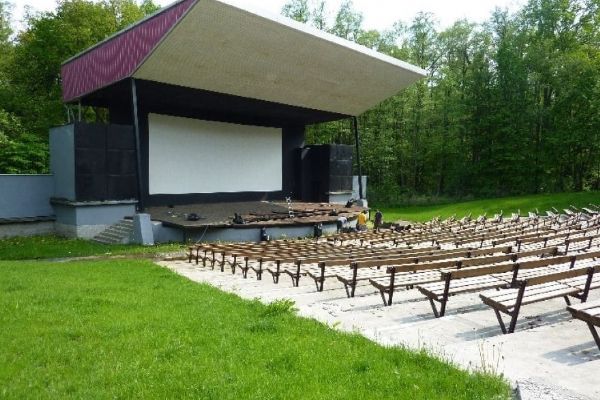 Letní kino Houštka čeká modernizace: rozšířené zázemí a druhá scéna za 46 milionů
