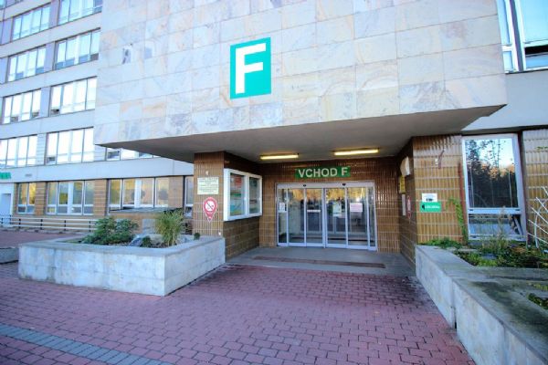 Nemocnice přeuspořádávají lůžka kvůli stárnutí populace