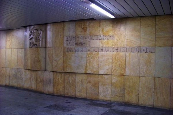 Petice za stažení nápisu na Hradčanské