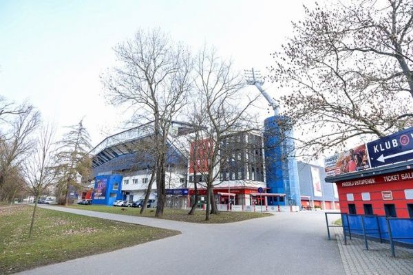 Plzeň renovuje Bránu borců za 140 milionů, stadion zůstává v provozu