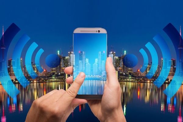 Plzeň znovu okouzlí Barcelonu drony a robotickým psem na Smart City Expo