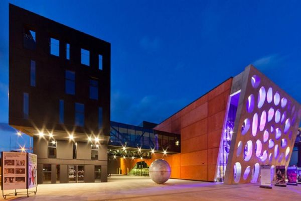 Plzeňské divadlo otevírá zákulisí všem. Nové centrum TyLEC propojí jeviště s diváky