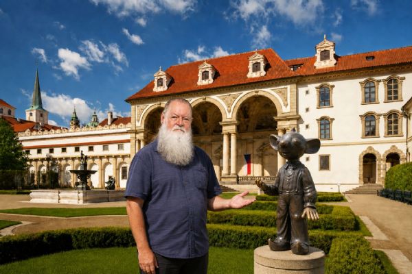 Plzeňský senátor zve na Den Plzně v Senátu. Hlavní hvězdou bude stoletý Hurvínek
