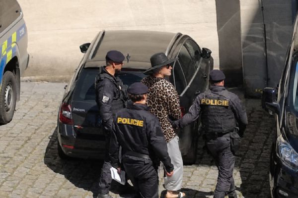 Po měsících v české vazbě je pryč. Liebichová zamířila do německého vězení