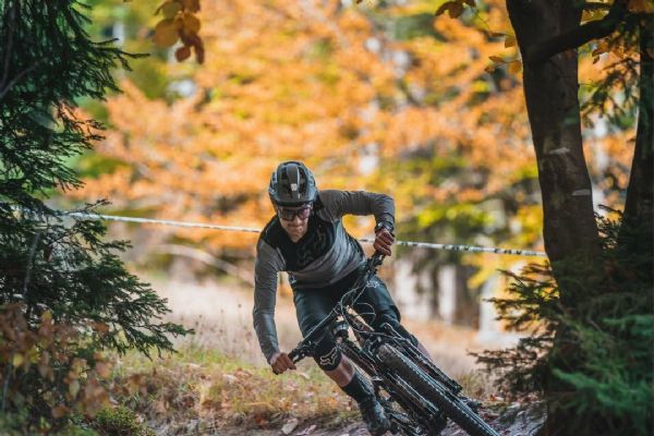 Šumavský Špičák startuje léto. Nabízí lanovku, bikepark i stezky k jezerům