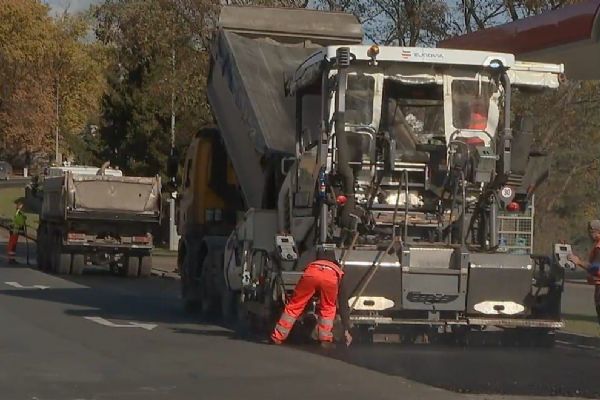 Tah na Domažlice se znovu zadrhl. Ve Stodě stojí ve špičce dlouhé kolony