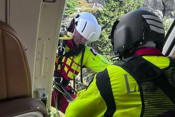 Turistu na šumavském Ostrém zachraňoval vrtulník