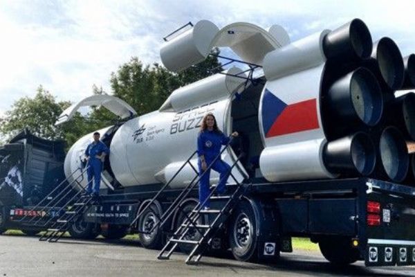 Vesmírná raketa míří do Plzně. SpaceBuzz vezme děti i veřejnost na virtuální let kolem Země