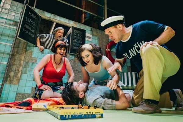 Vyprodaná premiéra Jak utopit dr. Mráčka v Horáckém divadle