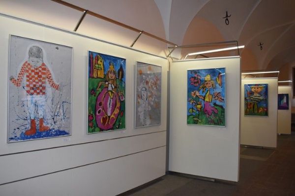 Výstava Krevní obrazy v mázhauzu radnice má podpořit dárcovstí krve