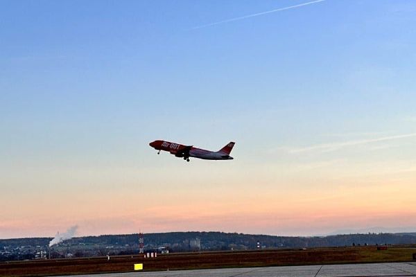 Zásoby leteckého paliva řeší celá Evropa, budějovické letiště hlásí stabilní provoz