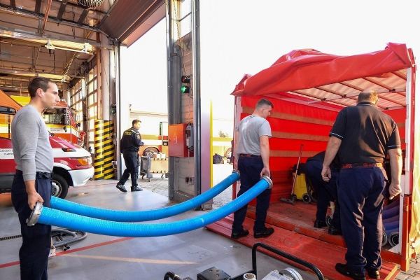 Do povodněmi zasažených oblastí vyrazili na pomoc dobrovolní hasiči z Plzně Do povodněmi zasažených oblastí vyrazili na pomoc dobrovolní hasiči z Plzně