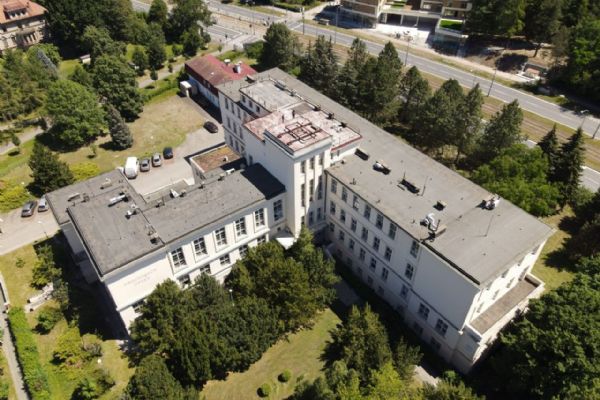 Lékařská fakulta v Plzni prodává Procháskův ústav