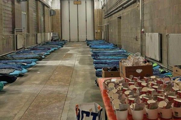 Mrazy v Plzni plní nouzové centrum pro bezdomovce Mrazy v Plzni plní nouzové centrum pro bezdomovce