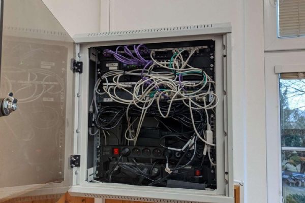 Plzeň zmodernizovala počítačové sítě na základkách, u školek je v polovině