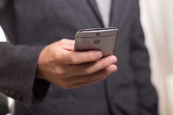 Spotřebitelská organizace dTest spouští kampaň za výhodnější mobilní tarify