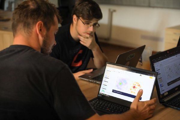 Techničtí nadšenci řešili při Smart City Hackathonu projekty pro Plzeň
