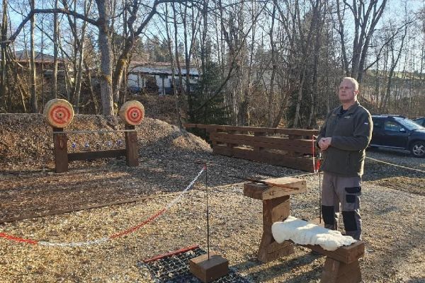 Železná Ruda má netradiční hřiště. Bude hostit šampionát v hodu sekerou Železná Ruda má netradiční hřiště. Bude hostit šampionát v hodu sekerou