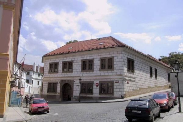 Praha obnoví historický Dům pážat na Hradčanech pro potřeby Muzea paměti XX. století