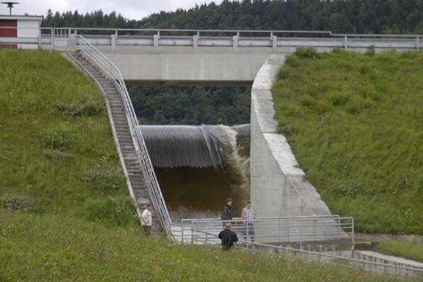 V přehradě Hracholusky chybí dva metry vody