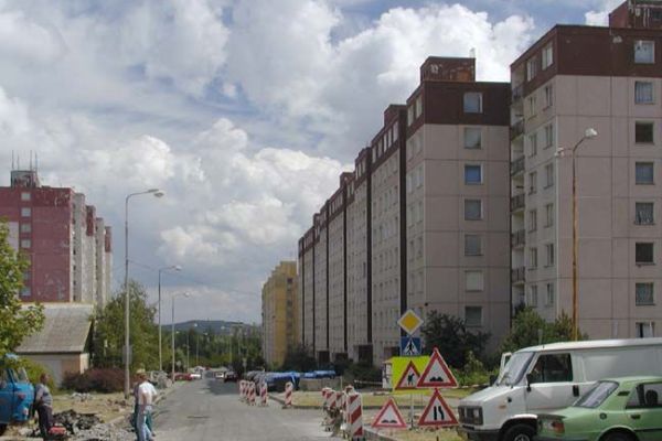 O panelákové byty v Plzeňském kraji je velký zájem