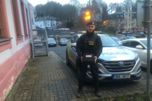 Aš: Policisté pomohli k záchraně života Aš: Policisté pomohli k záchraně života
