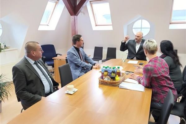 Aš: Přibývají přeshraniční cyklostezky, při jejich propagaci je potřeba koordinovaný přístup Aš: Přibývají přeshraniční cyklostezky, při jejich propagaci je potřeba koordinovaný přístup