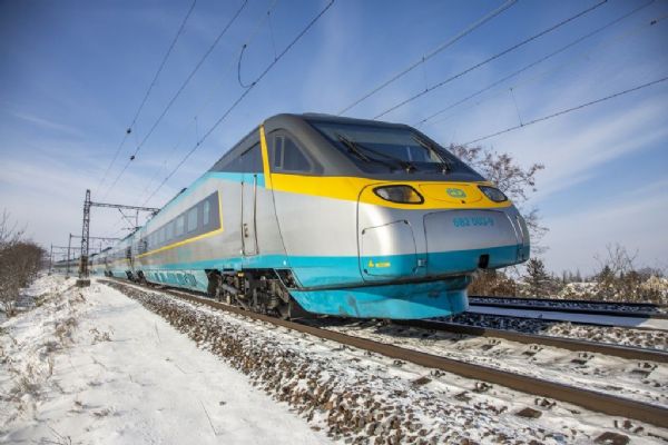 České dráhy nabídnou před Vánoci v posilových vozech stovky míst k sezení navíc   