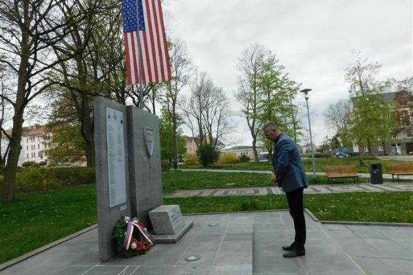 Cheb: Uctění památky obětí války