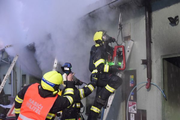 Kraslice: Vyhořela budova místních lesních hospodářů Kraslice: Vyhořela budova místních lesních hospodářů