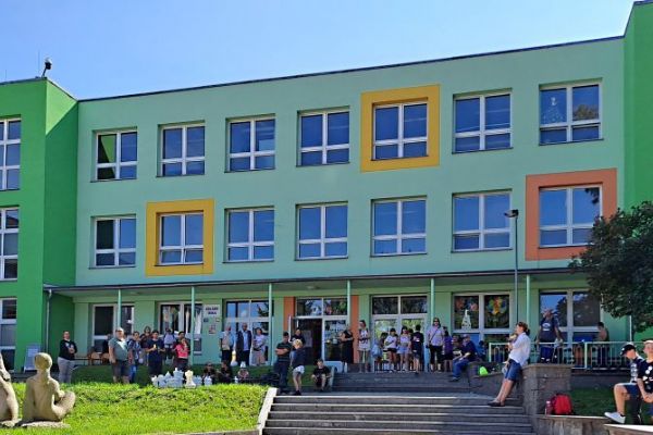 Region: Karlovarská „Poštovka“ oslavila šedesátiny
