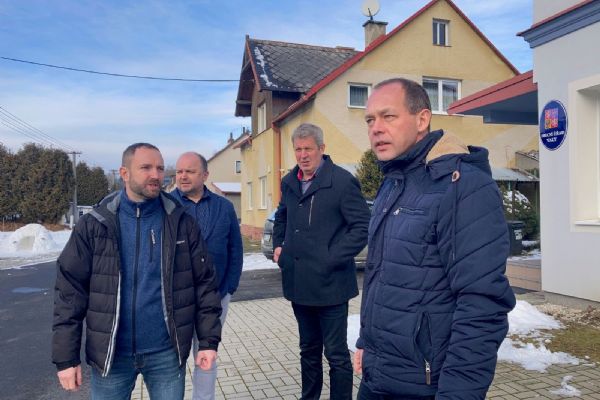 Se starosty Valů a Velké Hleďsebe diskutovali zástupci kraje Se starosty Valů a Velké Hleďsebe diskutovali zástupci kraje