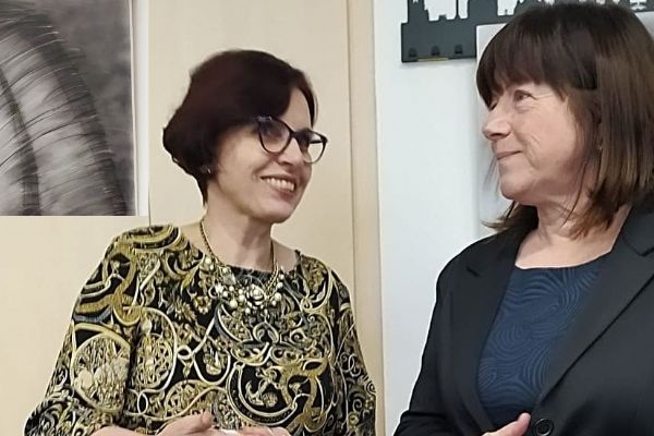 Sokolov: Lenka Březinová vystavuje své kresby v knihovně